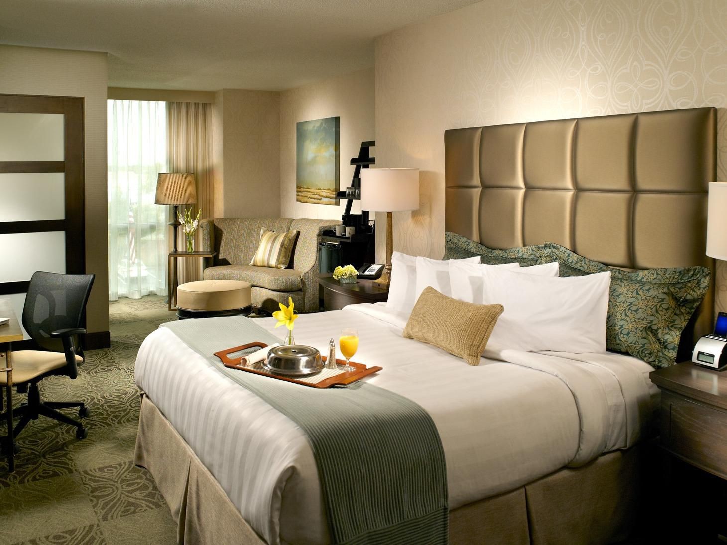 Crowne Plaza Charleston interior 1