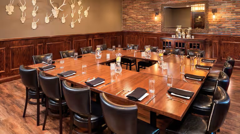 DoubleTree Minneapolis interior 1