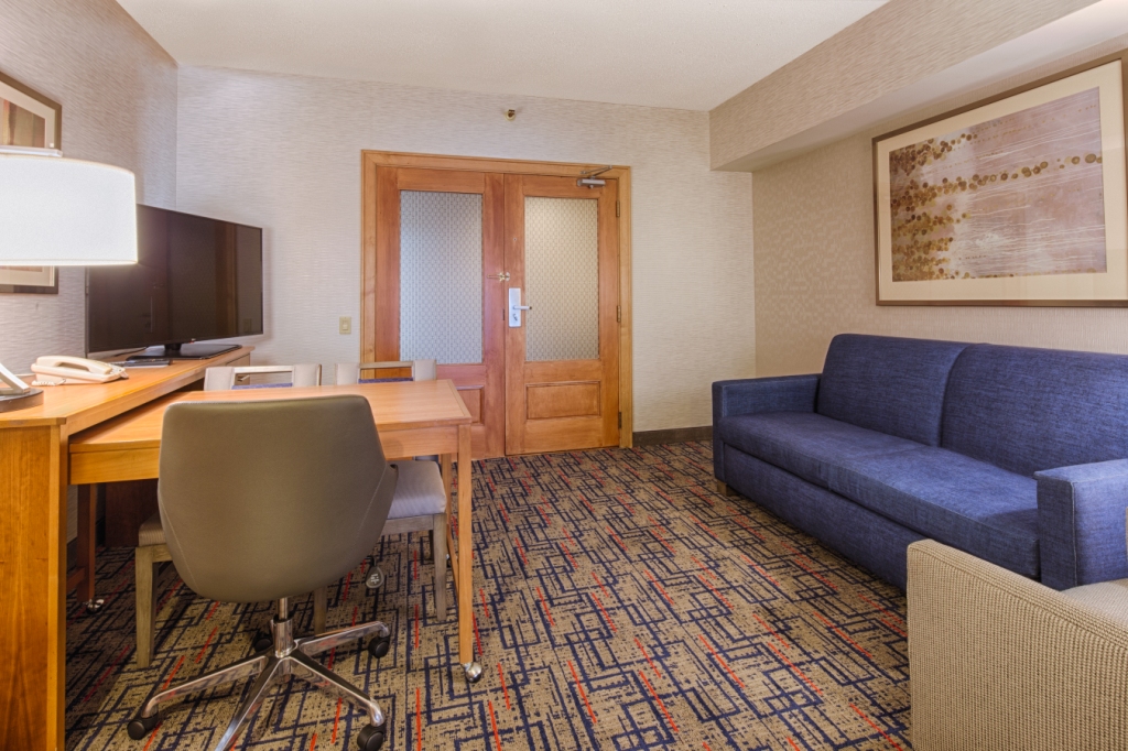 Embassy Suites O'Hare interior 5