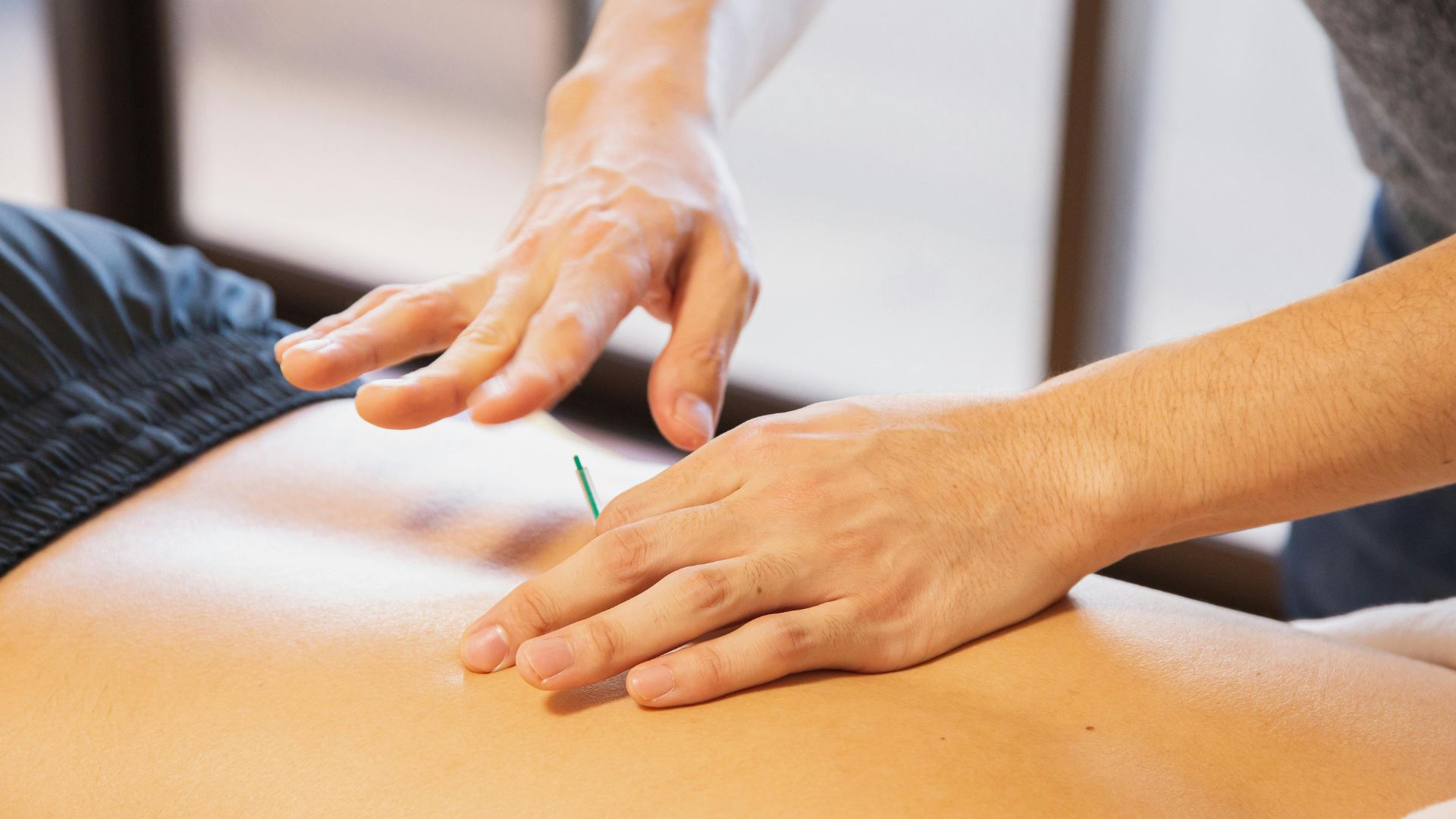 鍼灸施術イメージ1