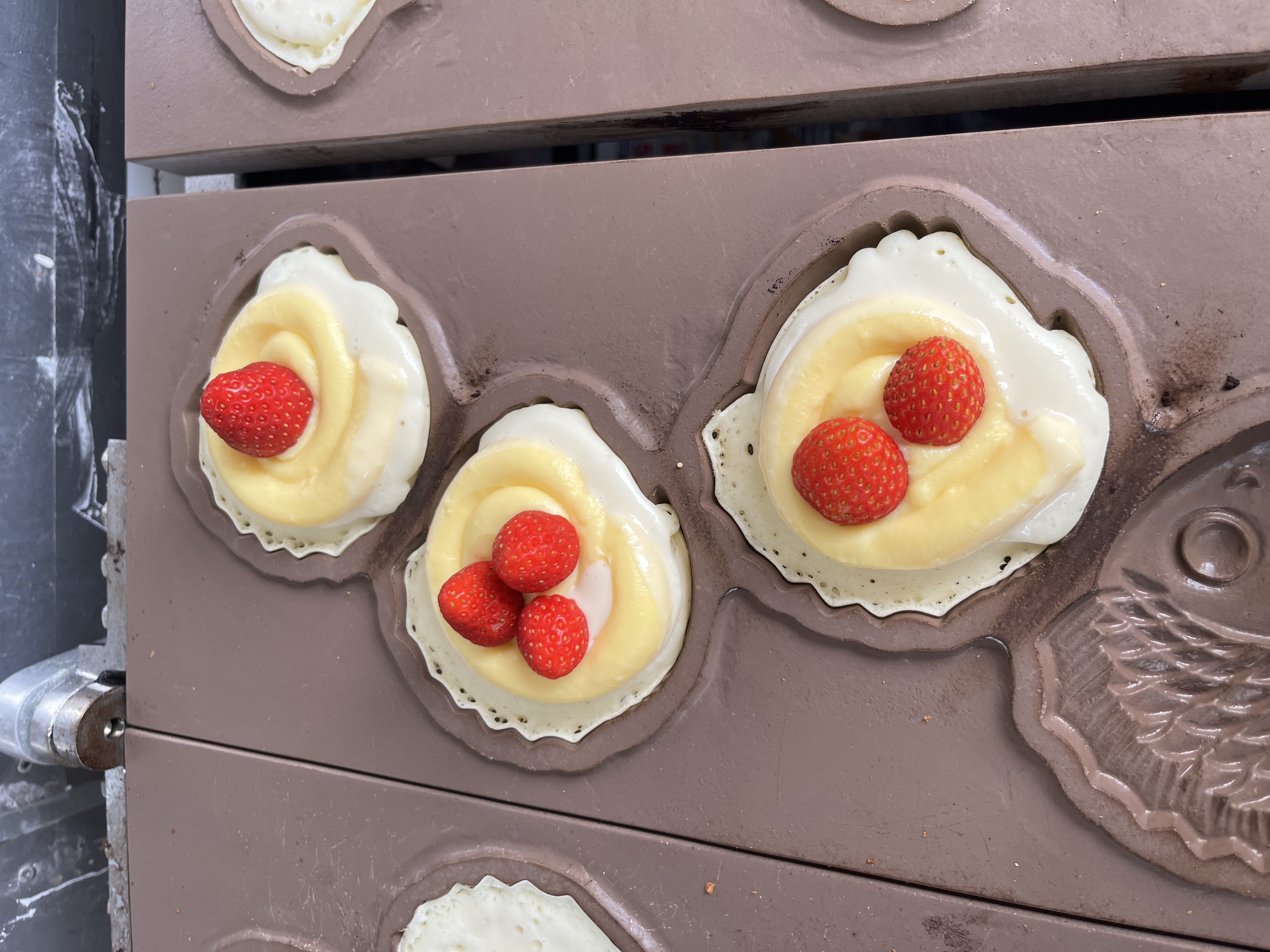 生イチゴ入りクリーム