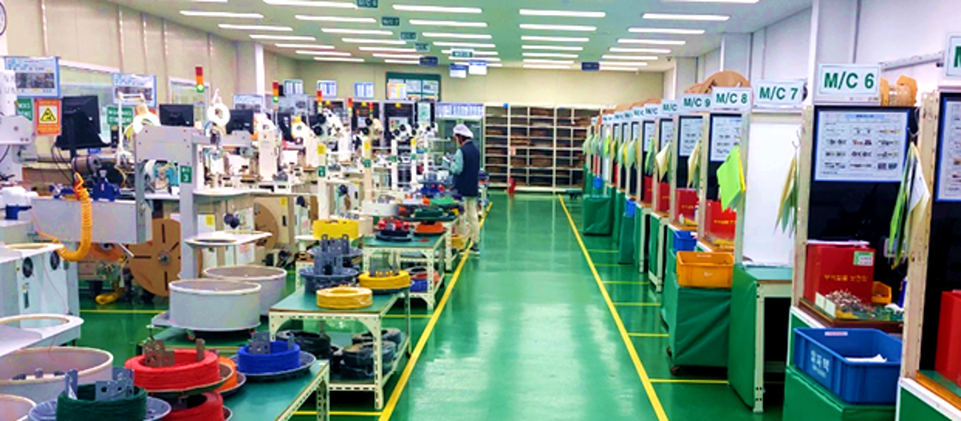 하네스 생산 라인 전경