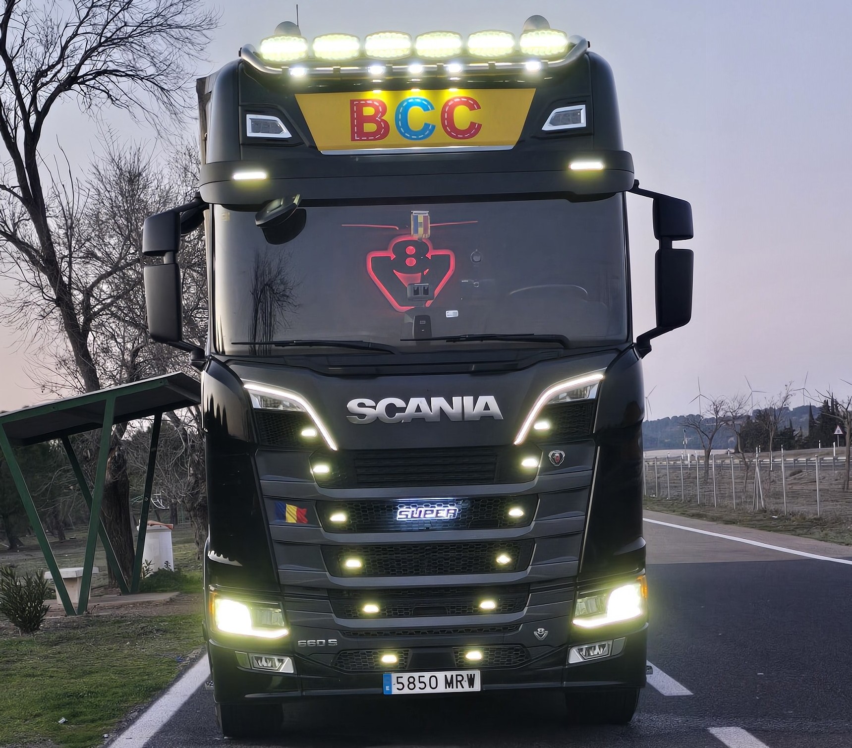 Transportes Manjuli - camiones en carretera europea