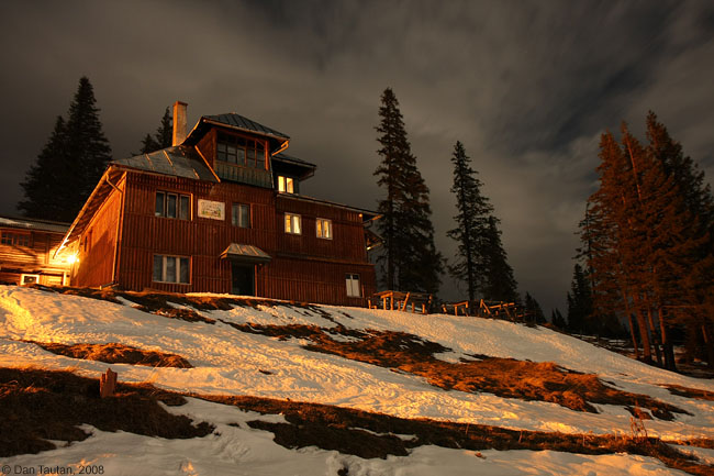 Castles Peaks Cascades daytrips cluj napoca — traditional mountain cabin in the Apuseni highlands