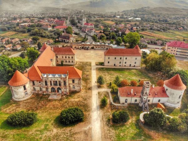 Baroque Ruins Armenian Charm Transylvanian Wetlands daytrips cluj napoca — Castelul Bánffy aerial HDR panorama