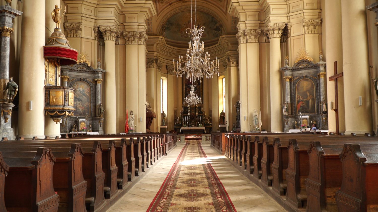 Baroque Ruins Armenian Charm Transylvanian Wetlands daytrips cluj napoca — interior of the Armenian church, Gherla