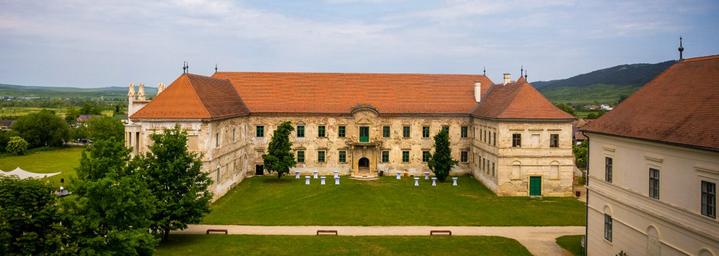 Baroque Ruins Armenian Charm Transylvanian Wetlands daytrips cluj napoca — Castelul Bánffy courtyard aerial view
