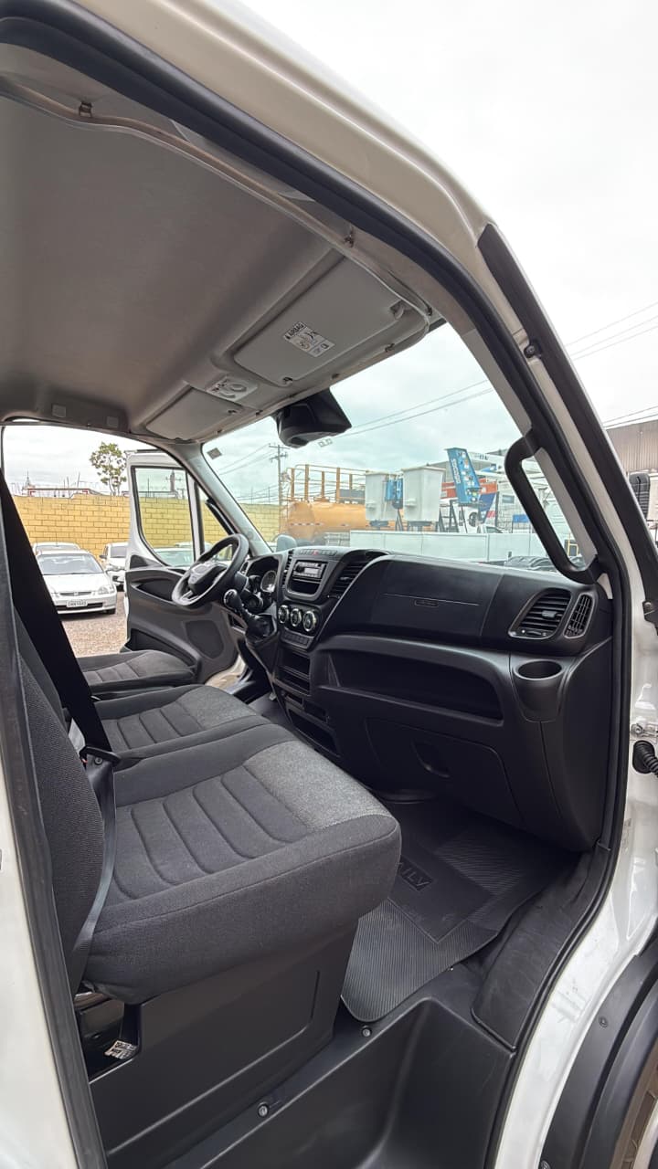 IVECO 35.160 - 2023 - BAÚ 4,20X2,30 - COMPLETA - 305.433 KM - foto 5