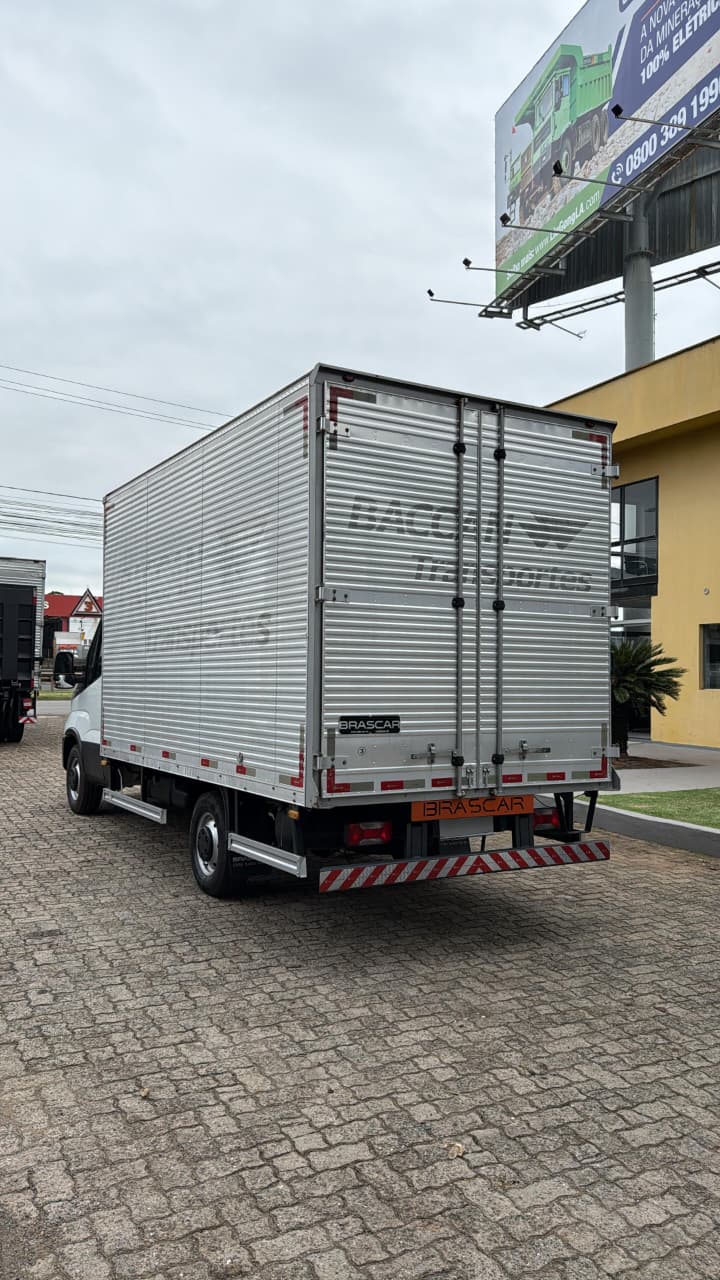 IVECO 35.160 - 2023 - BAÚ 4,20X2,30 - COMPLETA - 305.433 KM - foto 2