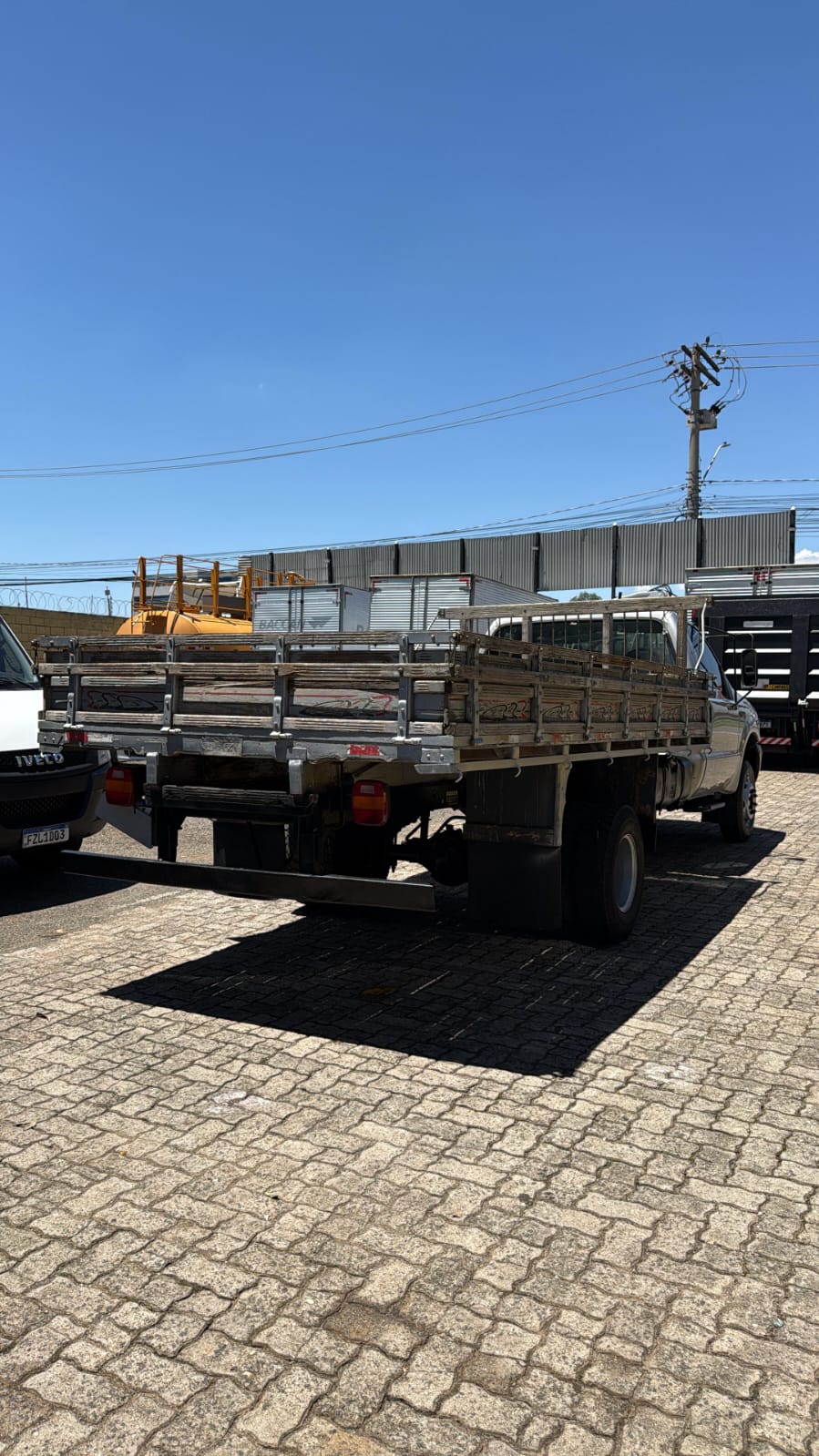 FORD F-4000 - 2004 - CARROCERIA DE MADEIRA - foto 2