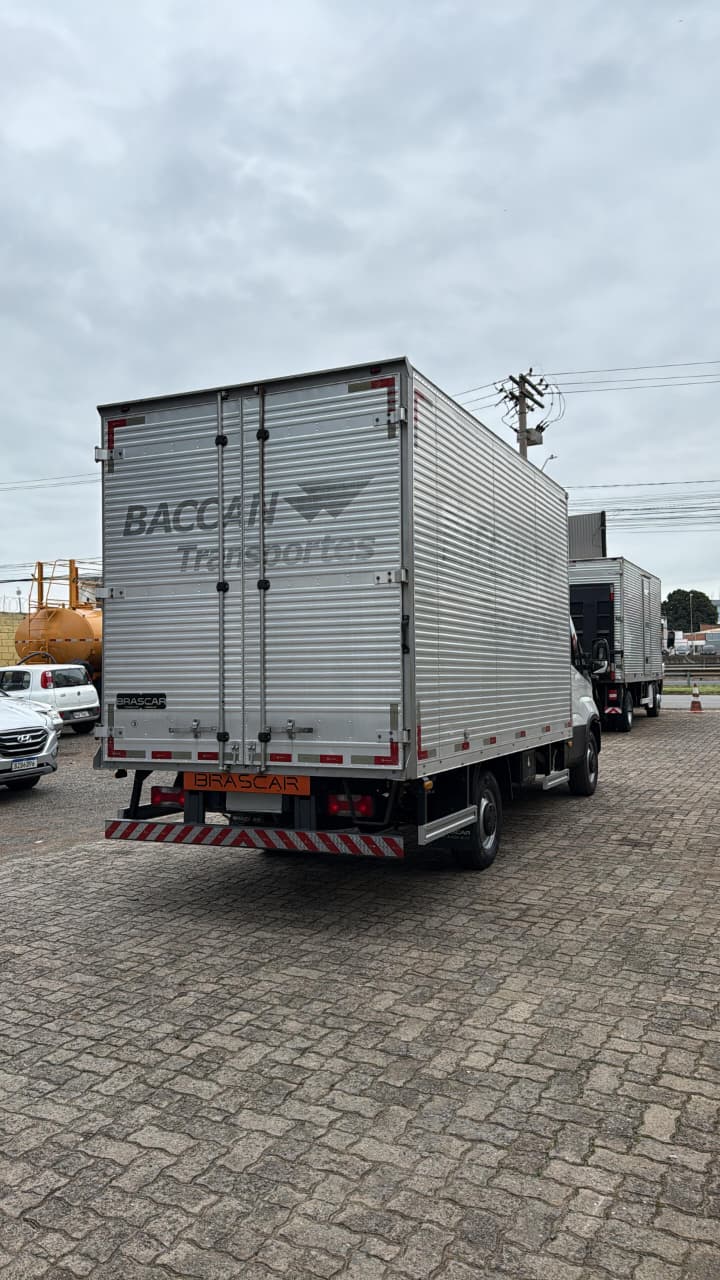 IVECO 35.160 - 2023 - BAÚ 4,20X2,30 - COMPLETA - 305.433 KM - foto 1