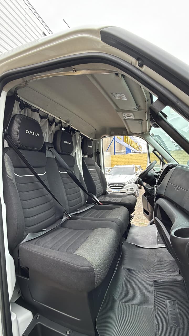 IVECO 35.160 - 2023 - BAÚ 4,20X2,30 - COMPLETA - 305.433 KM - foto 6