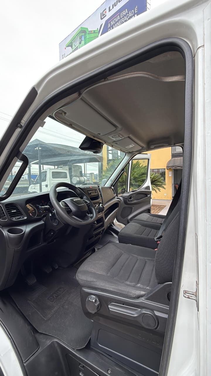 IVECO 35.160 - 2023 - BAÚ 4,20X2,30 - COMPLETA - 305.433 KM - foto 9