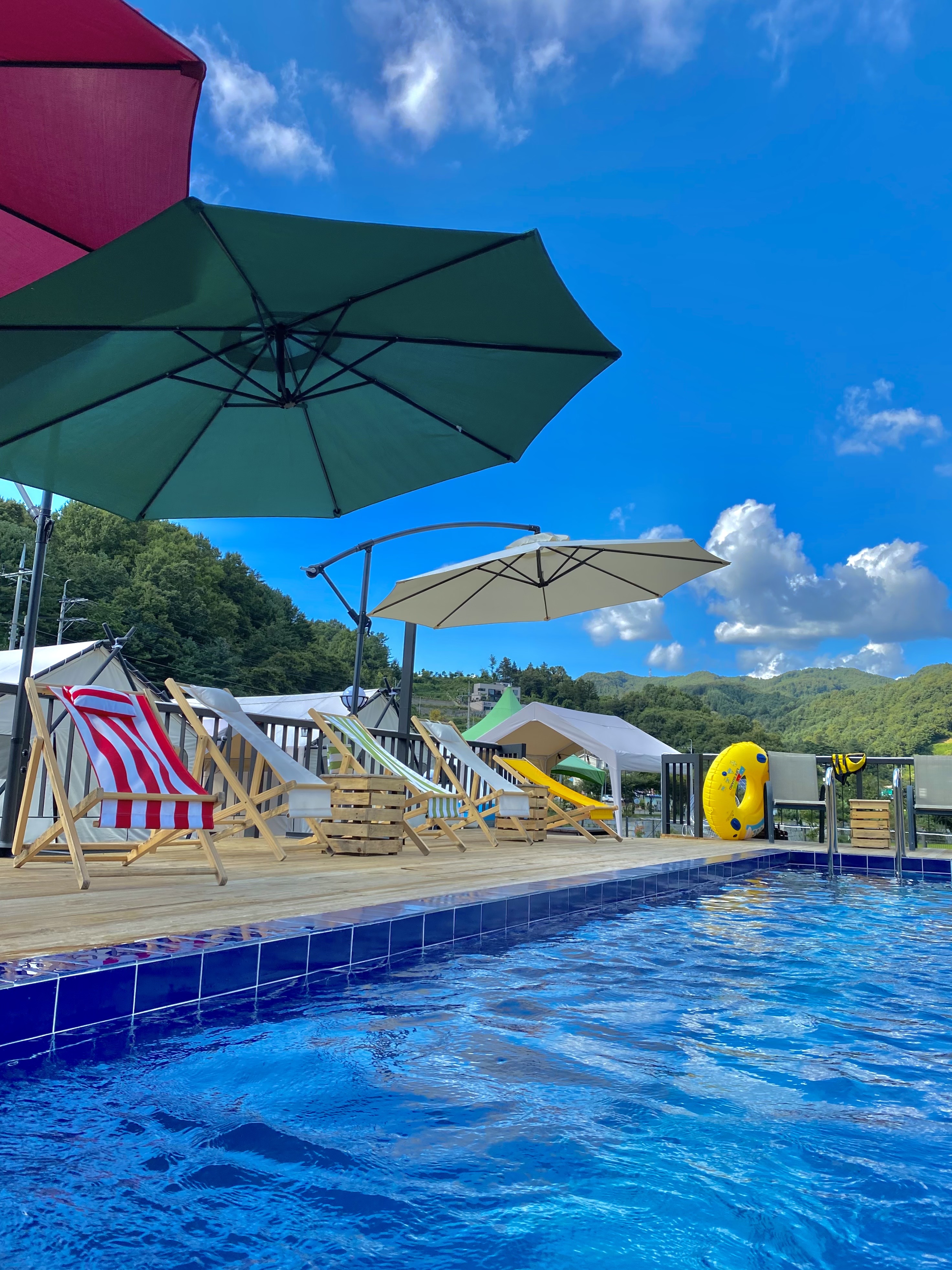 경기도 가평 청춘글램핑&카라반 리조트 배경