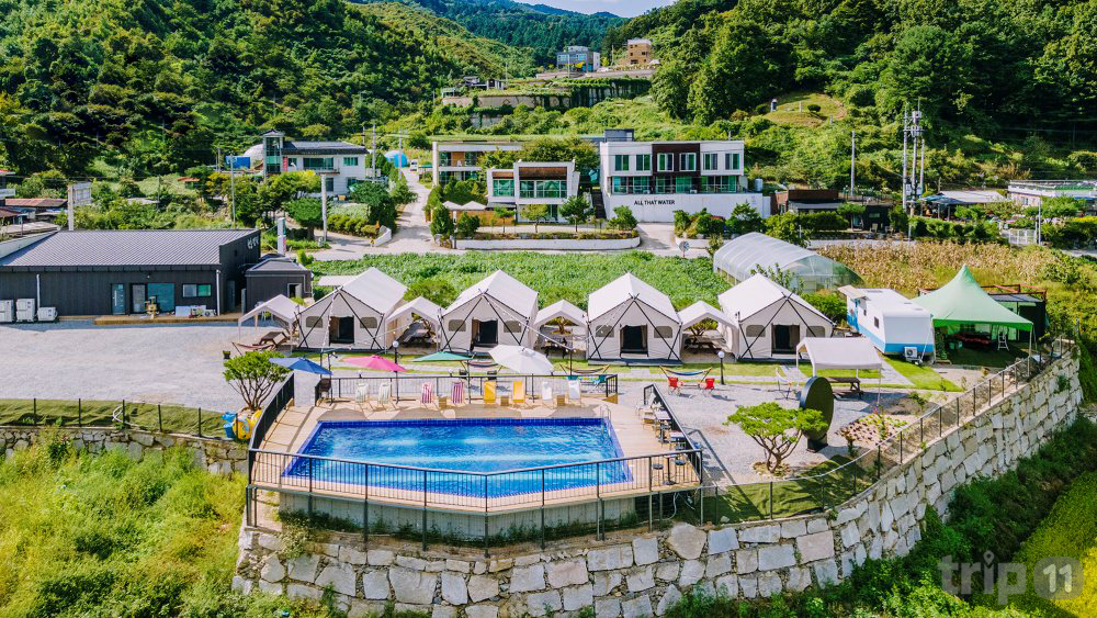 경기도 가평 청춘글램핑&카라반 리조트 배경