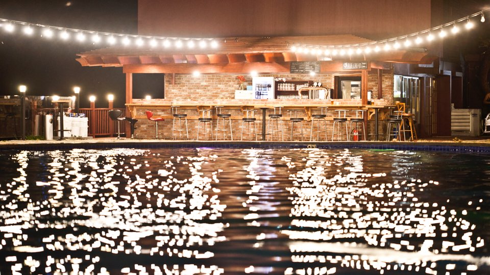 경기도 가평 청춘글램핑&카라반 리조트 배경