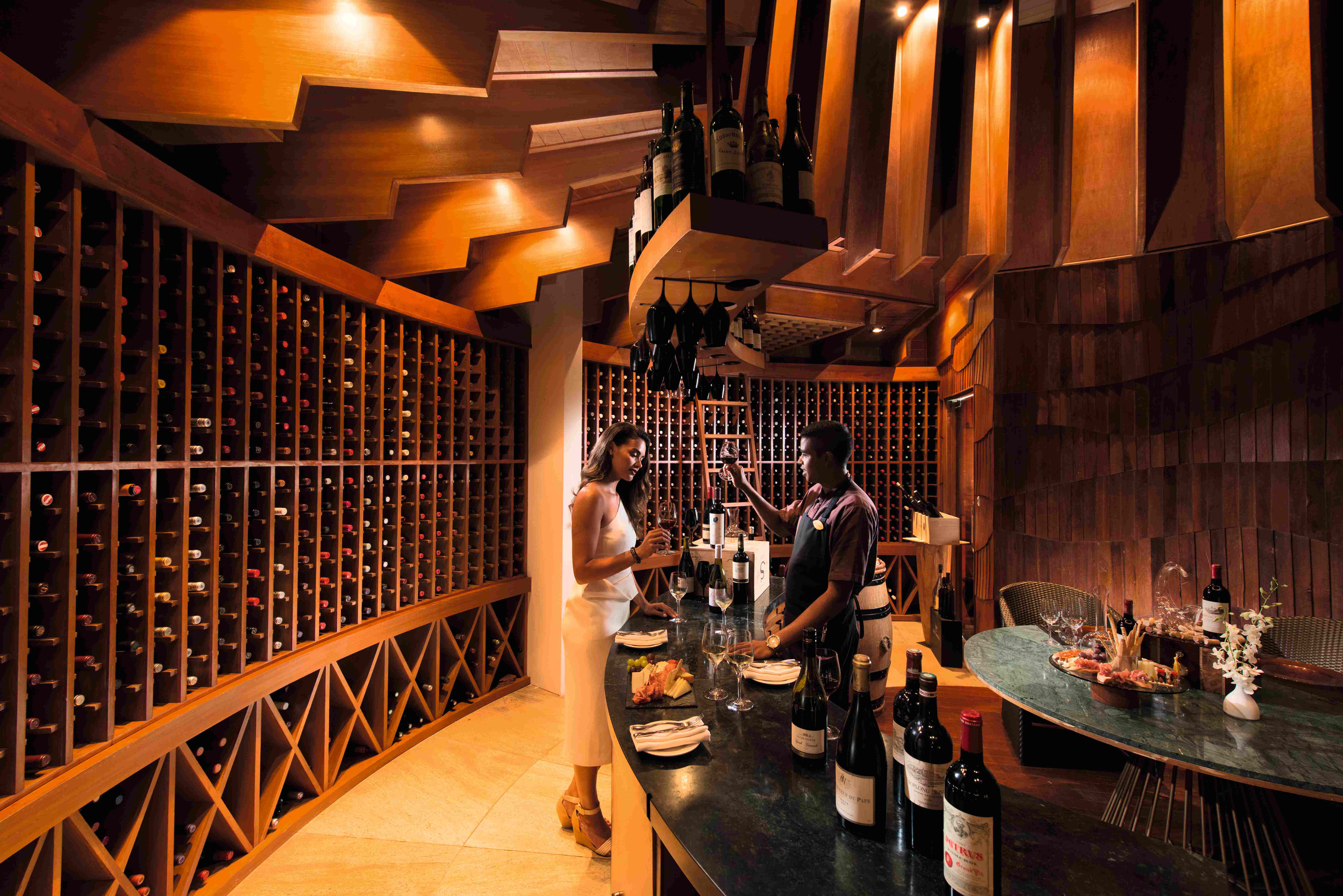 コンスタンス・ハラヴェリ・モルディブ JING BAR