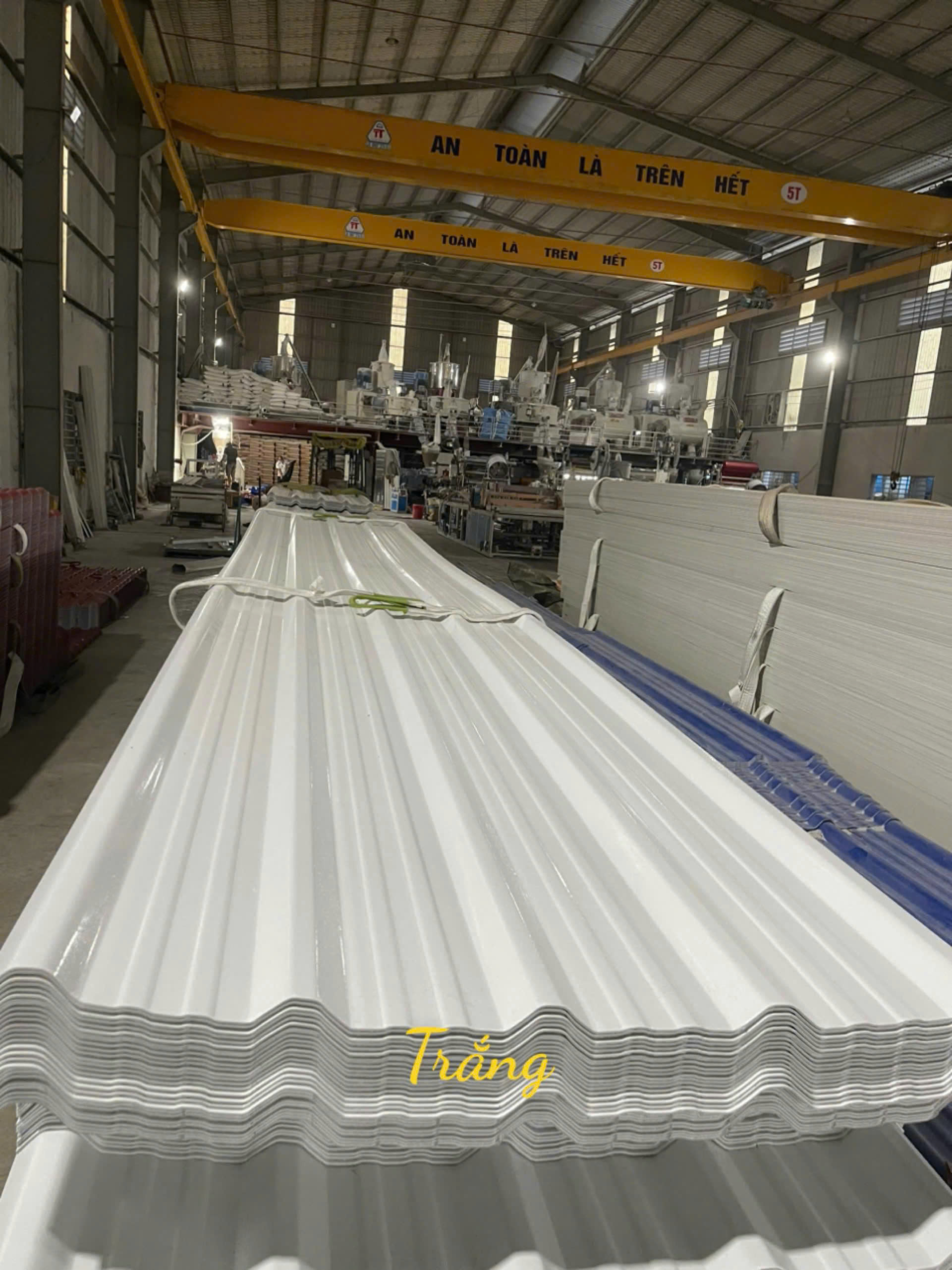 Tôn Nhựa Chống Nóng – góc chụp 2 chi tiết thực tế