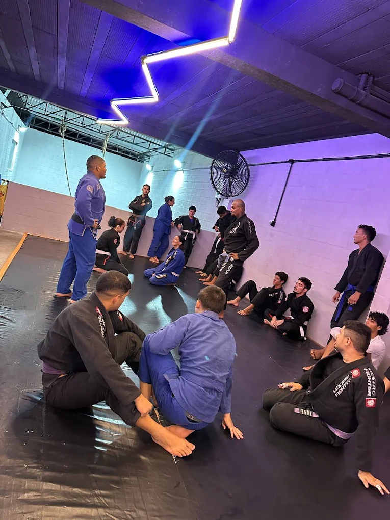 Área de Muay Thai e Jiu Jitsu