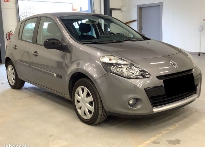 Client heureux achat voiture occasion EHT AUTOMOBILE Le Creusot