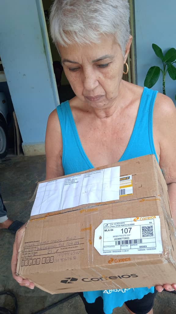 Entrega real de paquete en Cuba