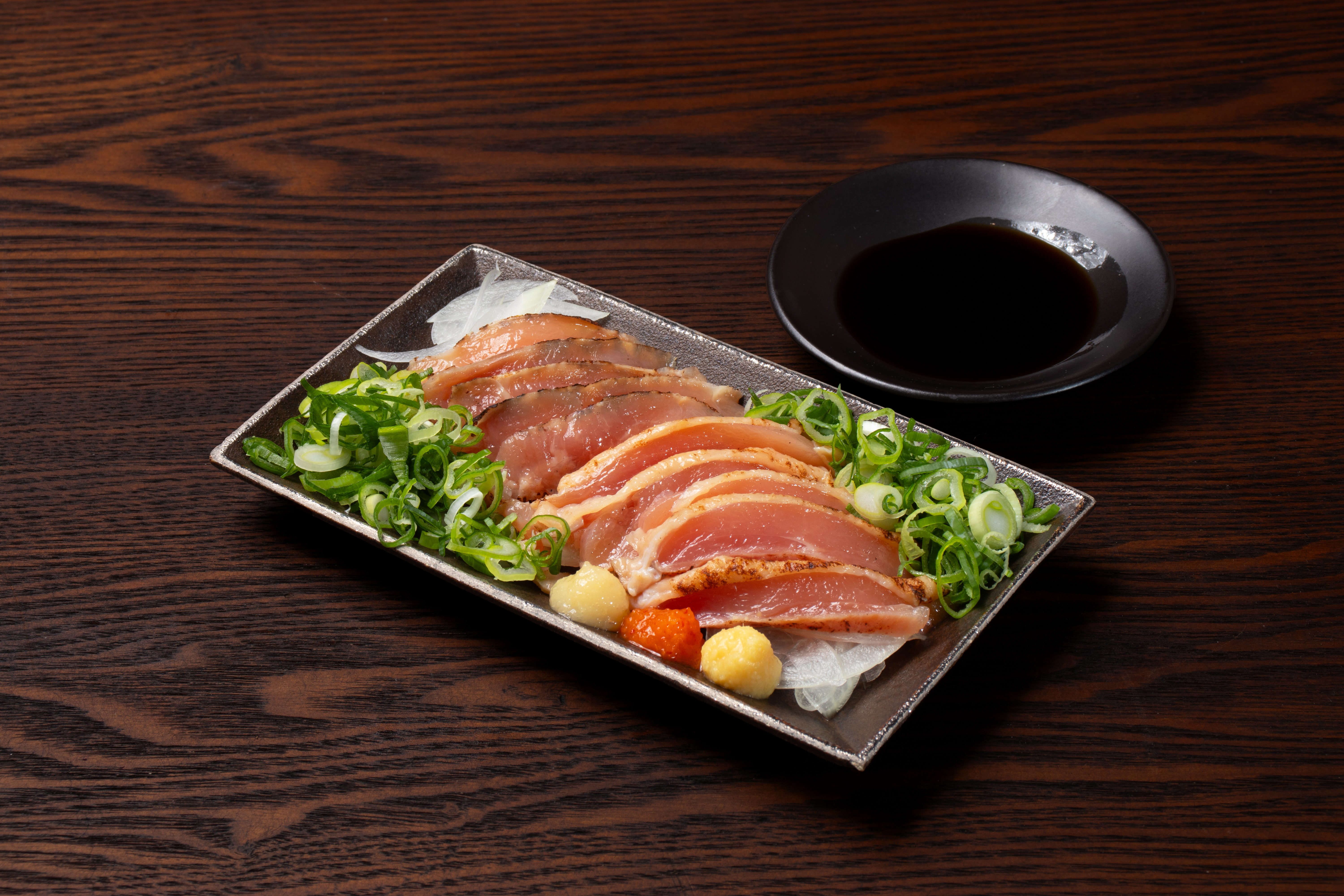 炙り鶏刺し 葱まみれ