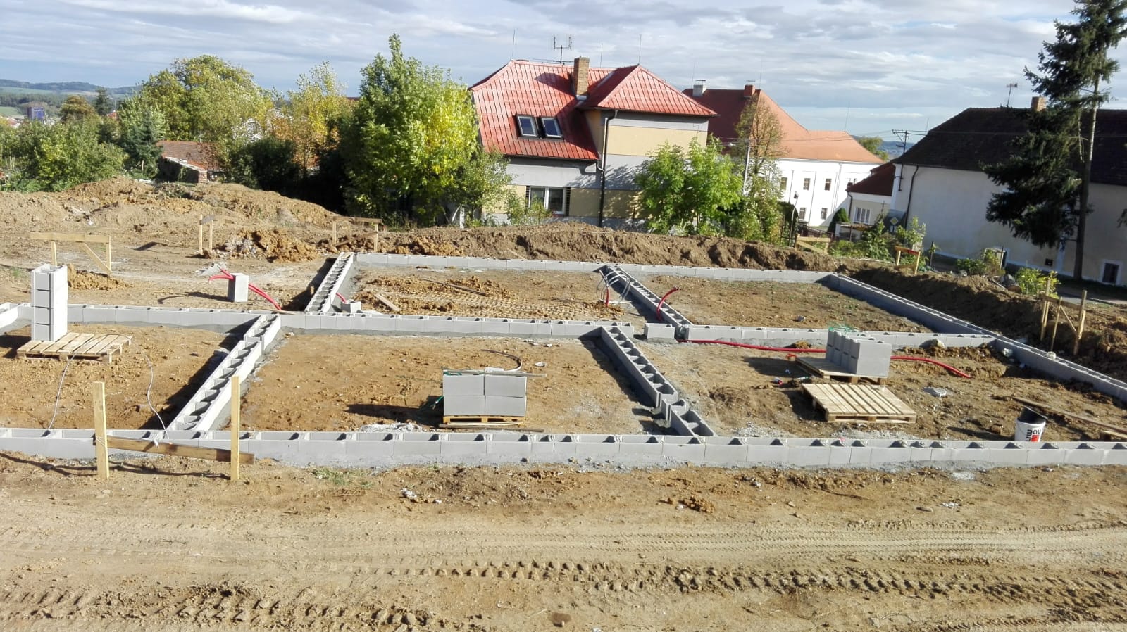 Výkop základů