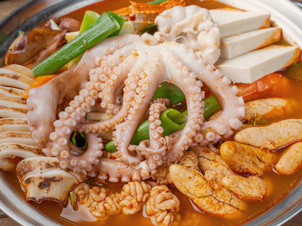 청년 아구찜 히어로 배경