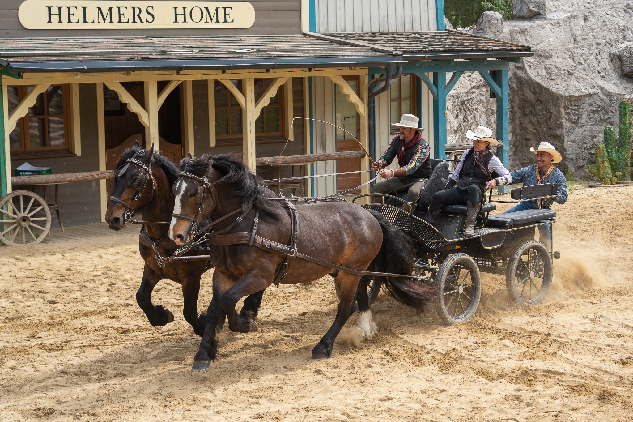 Pullman City Starke Pferde 2026 — Kutschenrennen mit zwei Pferden in der Westernstadt-Arena