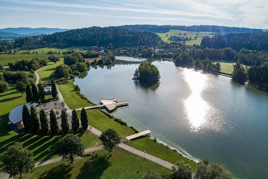 Herbst im Bayerwald — Von leuchtendem Herbstgold bis tiefem Winterweiß — immer ein Erlebnis