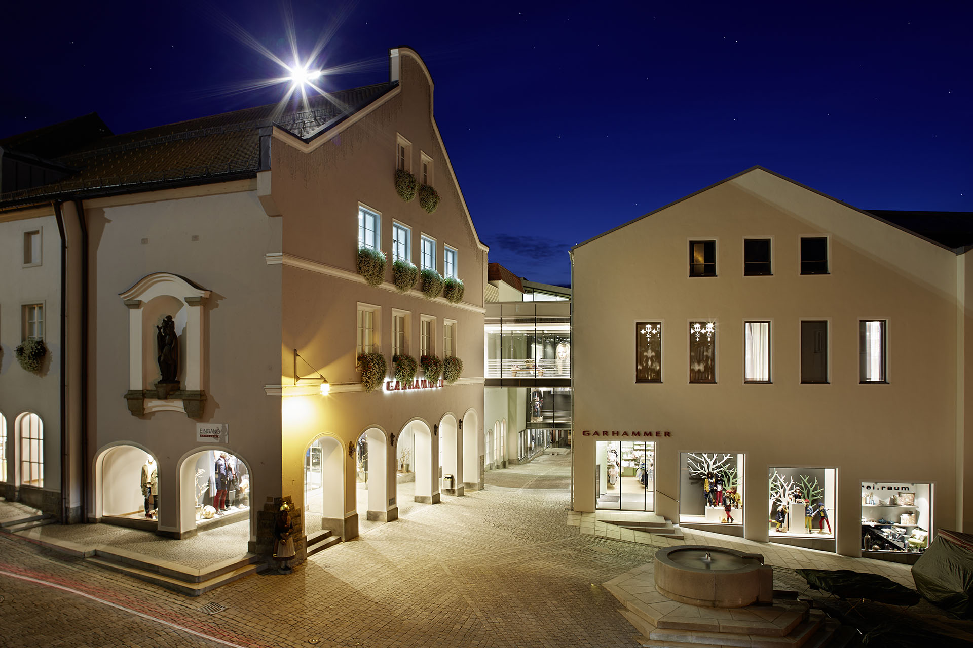 Modehaus Garhammer Waldkirchen — Fassade am Marktplatz 28