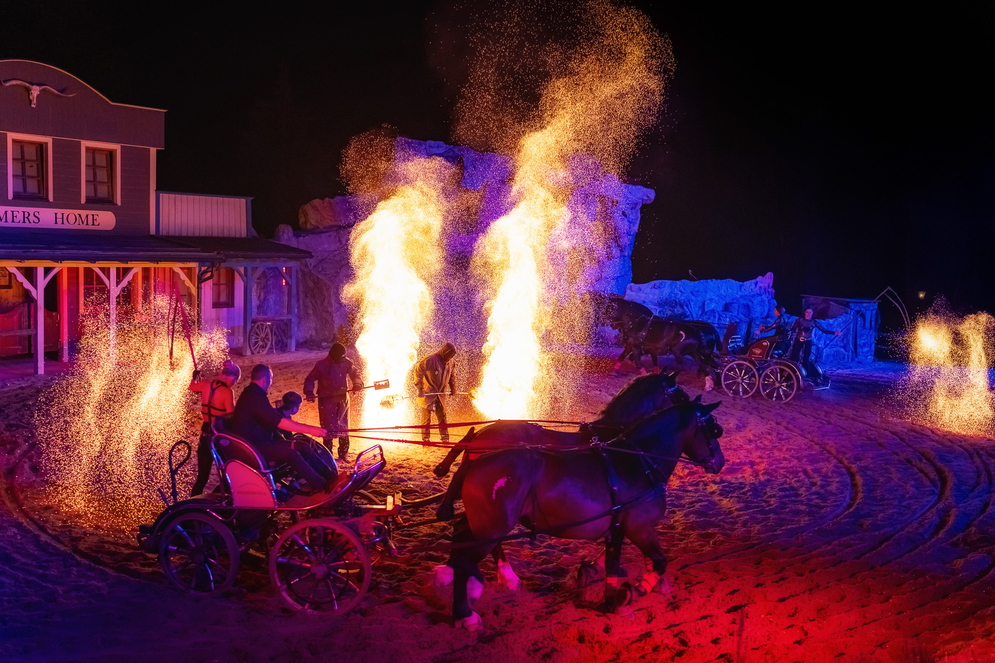 Pullman City Feuershow 2026 — spektakuläre Nachtshow mit Feuer und Pferden