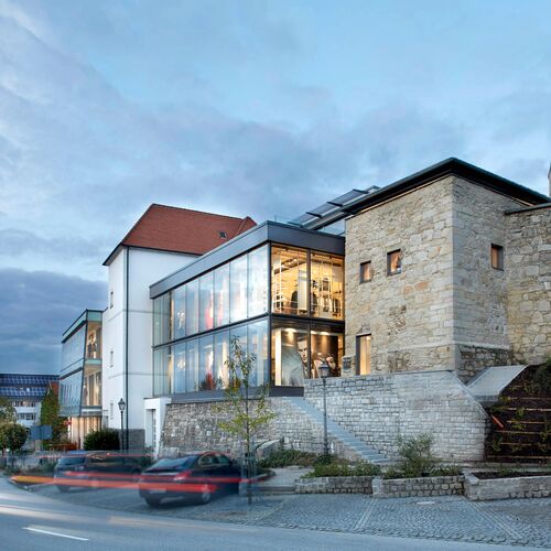 Modehaus Garhammer Waldkirchen — moderne Architektur von Blocher Partners