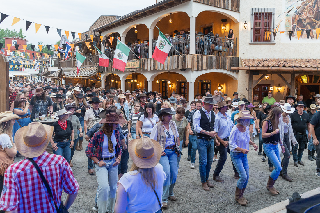 Pullman City — Die lebende Westernstadt im Herzen des Bayerischen Waldes — mit Karl-May-Spielen, Shows und Pferde-Vorführungen für die ganze Familie