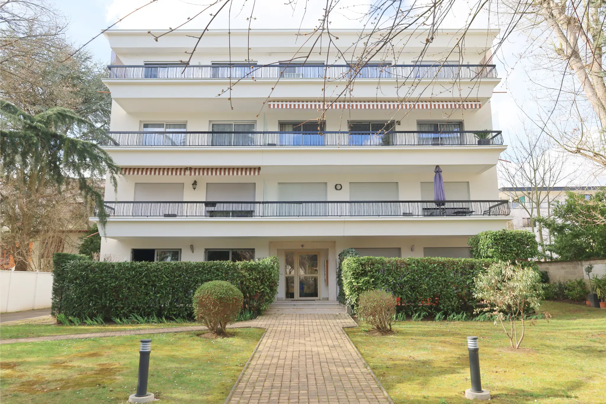 Ravalement de façade — restitution du bâti dans son état d'origine. #ravalement #facade #KYNT