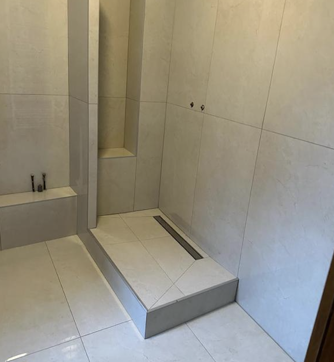 Douche italienne carrelage blanc