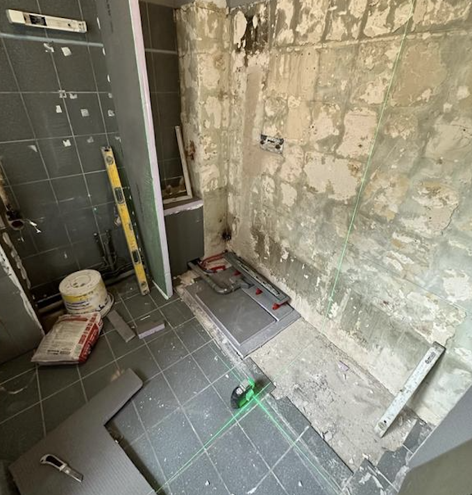 Avant - Douche italienne carrelage blanc