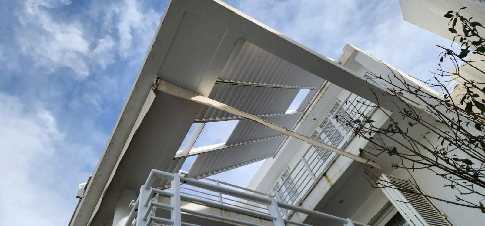 Wooden terrace staircase before renovation