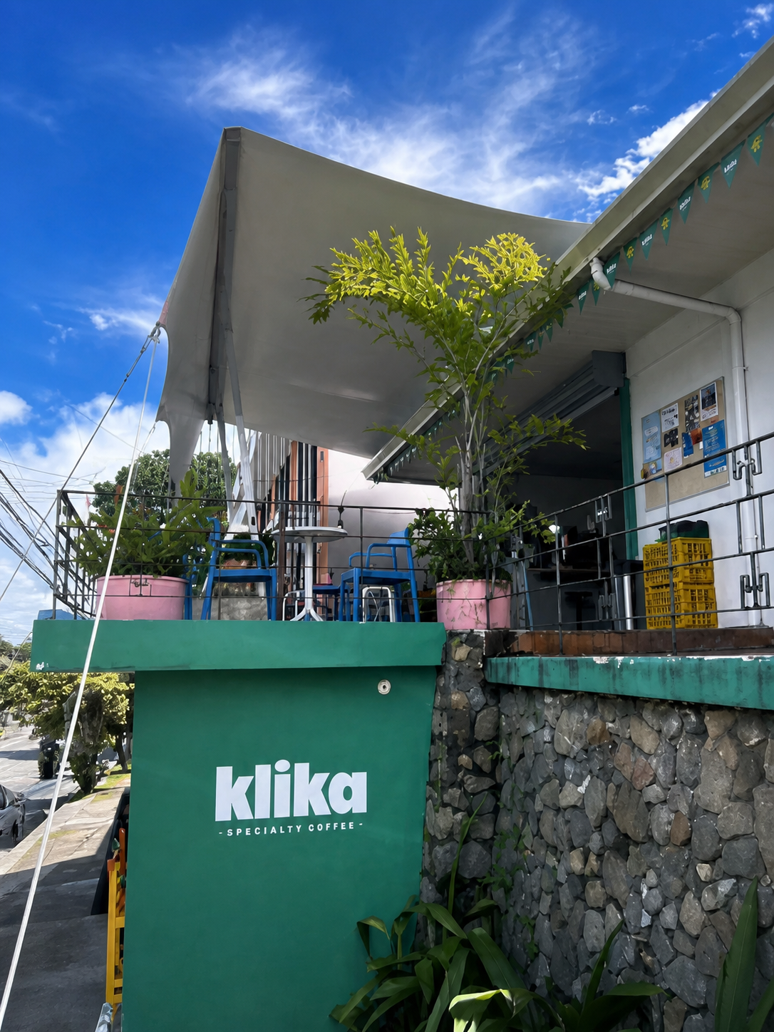 Proyecto Klika Coffee - Lona tensada en Los Yoses, Costa Rica