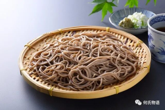 淡泊亦惊雲外客,流霞香染月中泉