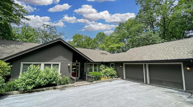 Falls Drive Cottage — vacation rental in Highlands NC