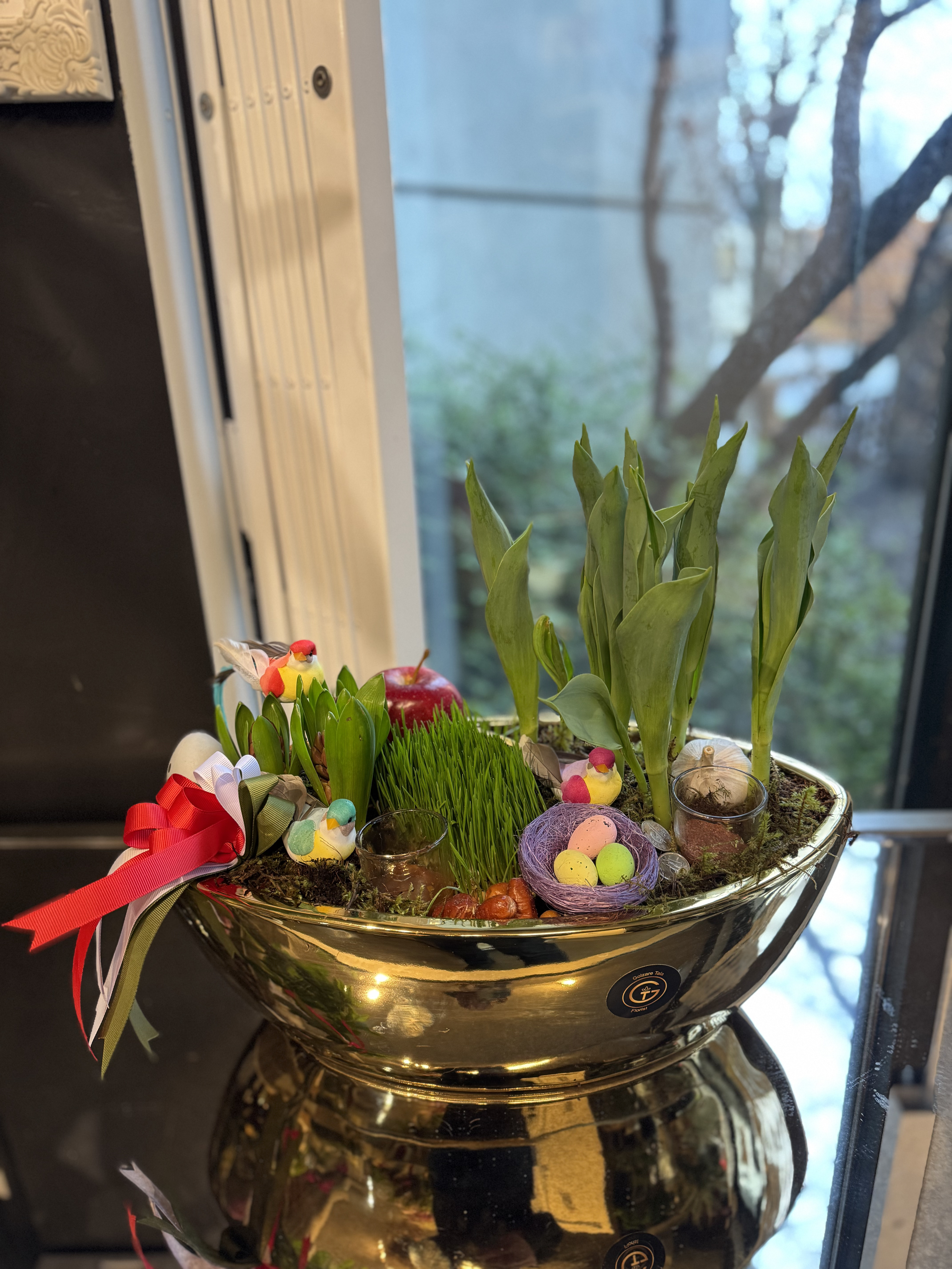 Elegant Haftsin table with gold accents