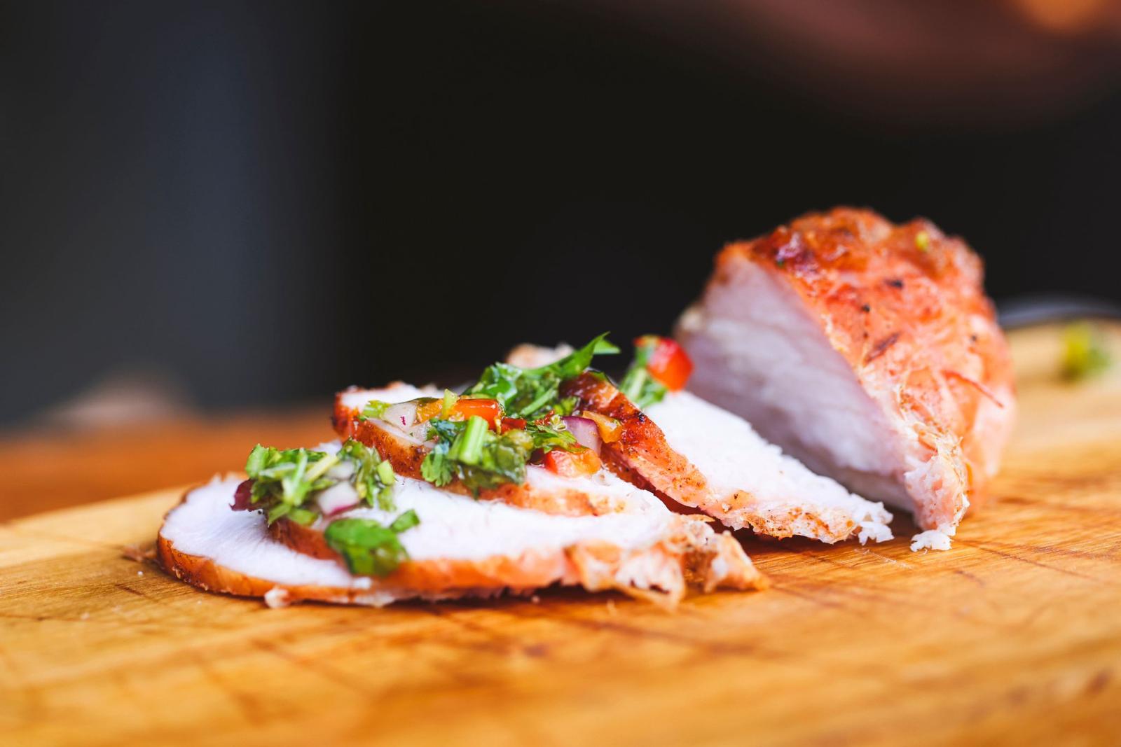 חיתוך פרונטלי מול האורחים