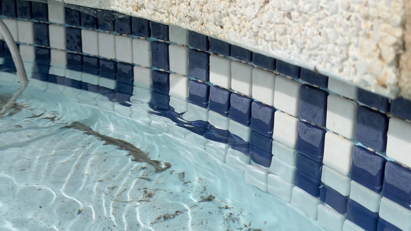 Reparación de ósmosis y rehabilitación de lechada en piscina de fibra de vidrio en Tabanera del Monte, Segovia – foto 2