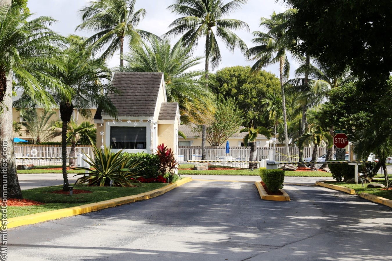 Village of Doral Pines HOA community entrance Doral FL - HERE IN DORAL