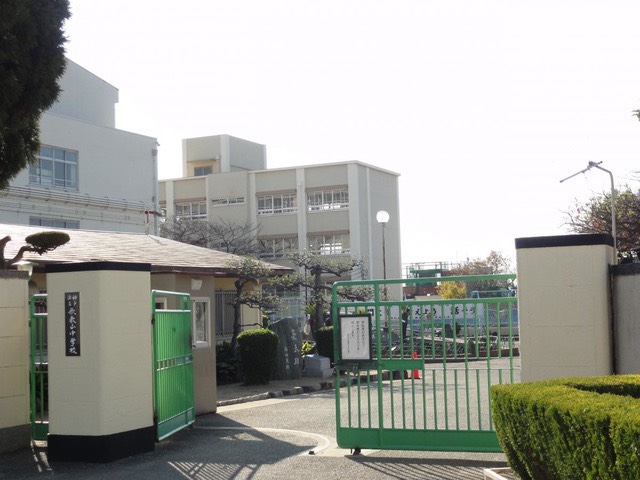 神戸市立歌敷山中学校 神戸市立歌敷山中学校 – 垂水区の落ち着いた教育環境