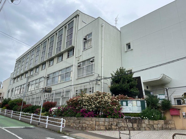 神戸市立霞ヶ丘小学校 – 垂水区の文教地区・五色塚古墳隣接