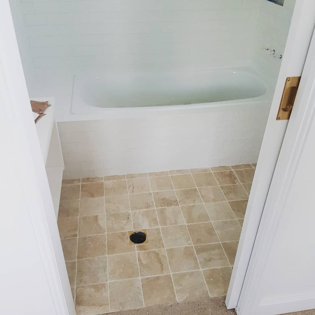 Scope Tiling before — dated bathroom tiles with old bathtub Sydney