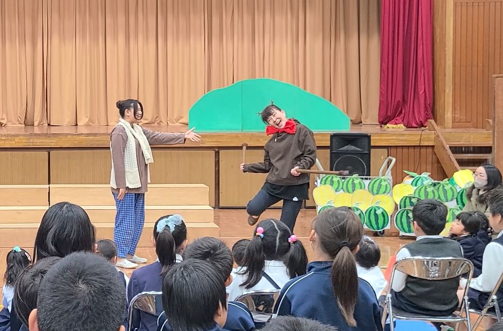 劇場 16