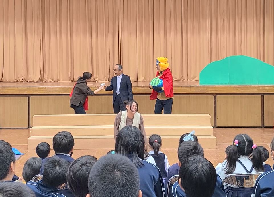 劇場 12
